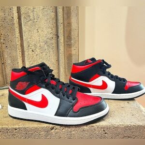 Air Jordan Mid 1 Sneakers Men's Size 7.5/Women's  9